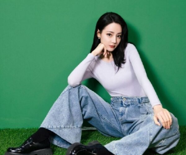 Dilraba Dilmurat shows off not-pregnant figure in livestream