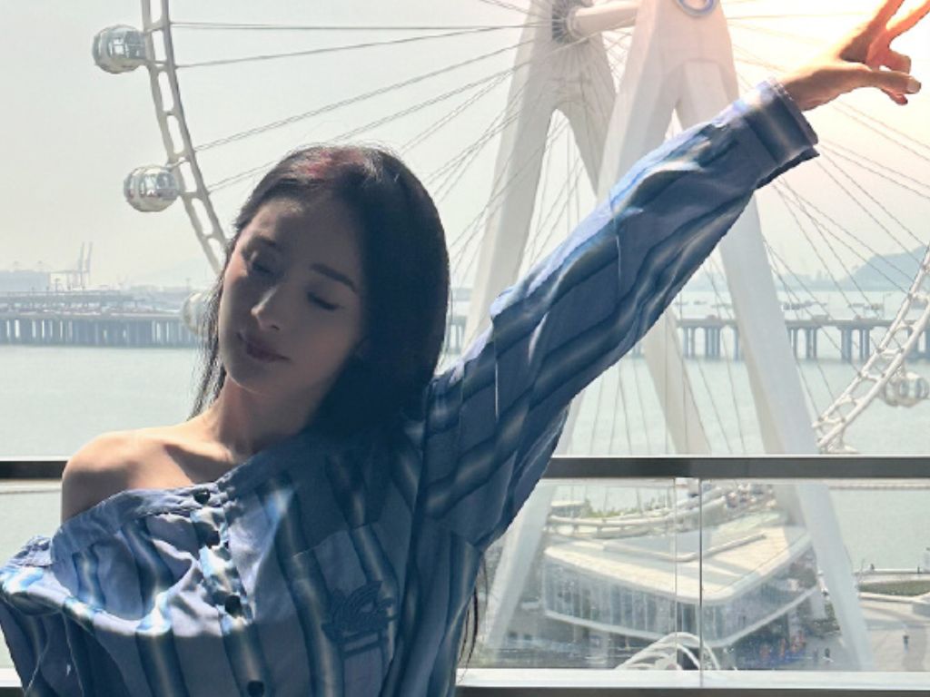 Yang Mi says goodbye to Jay Walk Studio