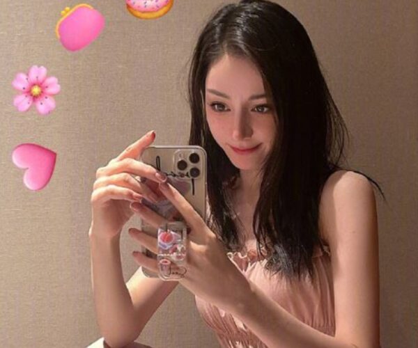 Dilraba Dilmurat drops 100 selfies to celebrate drama success