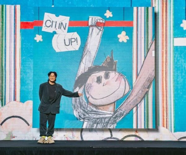 Eason Chan renews contract with Universal Music