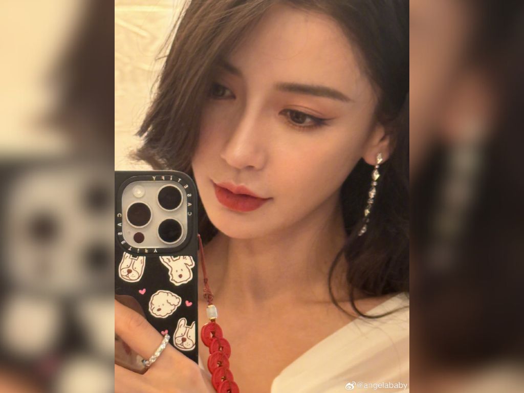 Angelababy is finally back on Weibo