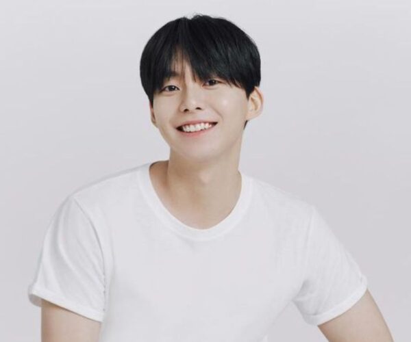 Woo Jin-young announces military enlistment