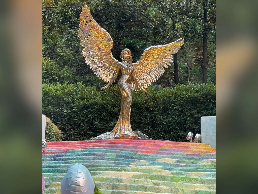 Coco Lee’s family unveils a new memorial statue