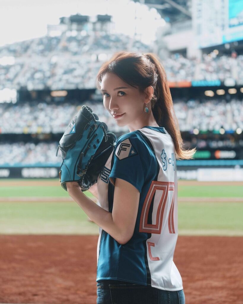 Lin Chi-ling elated over first pitch experience in Hokkaido, celeb asia, lin chi-ling, theHive.Asia