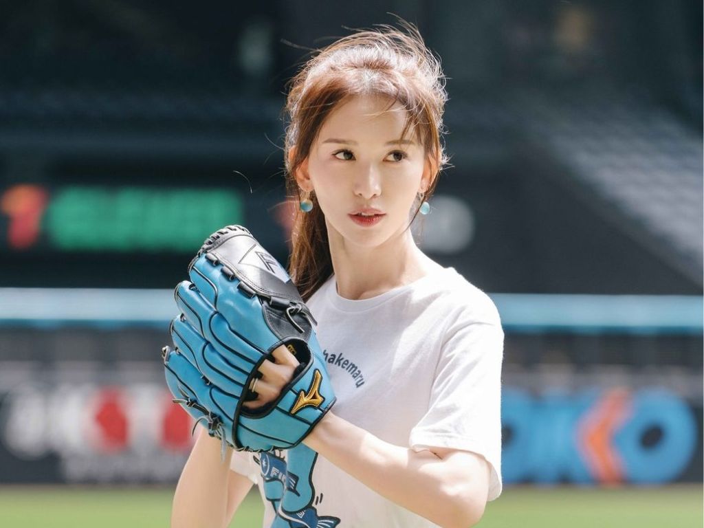 Lin Chi-ling elated over first pitch experience in Hokkaido