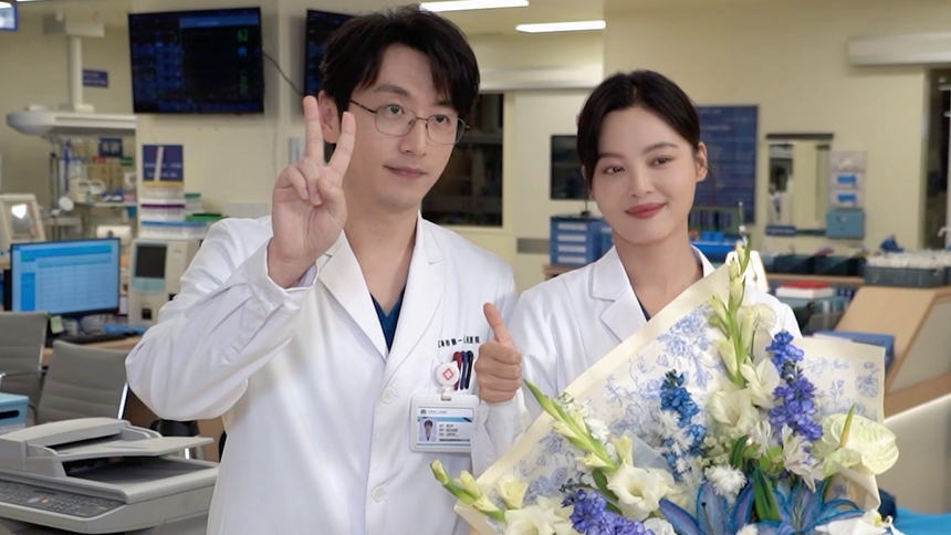 CJ ENM denies “Hospital Playlist” has a Chinese remake, Bai Ke, celeb asia, Jeon Mi-do, Jo Jung-suk, Jung Kyung-ho, Kim Dae-myung, Xin Zhilei, Yoo Yeon-seok, theHive.Asia