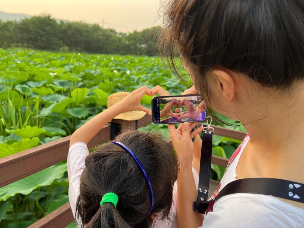 Tang Wei shares family photo on 10th anniversary, celeb asia, kim tae-yong, tang wei, theHive.Asia