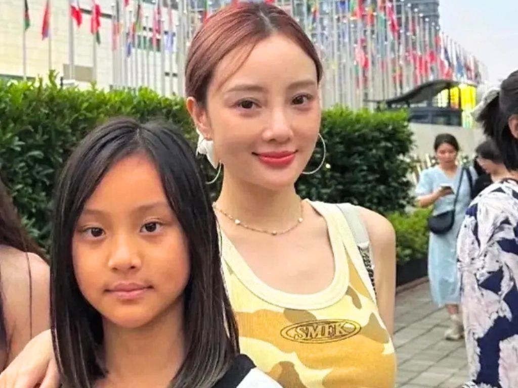 Li Xiaolu’s daughter is proud of her tanned skin