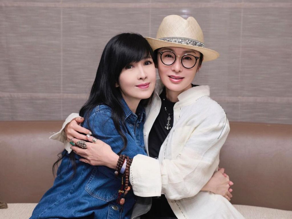 Vivian Chow reunites with Sharla Cheung after 30 years