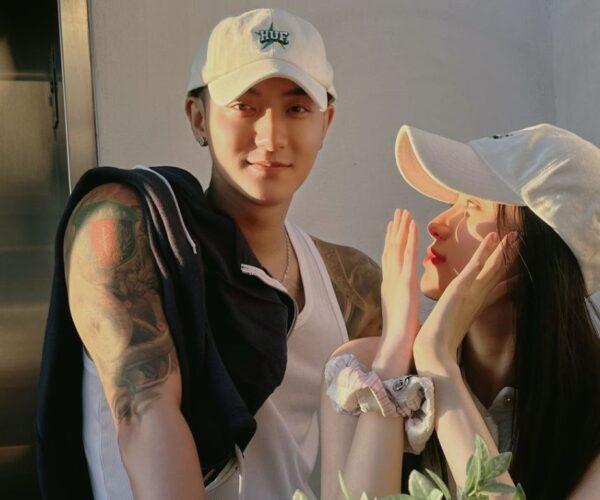 Huang Zitao shares photo with girlfriend on Qixi Festival