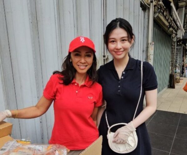 Ayla Sham Yuet helps out with the Princess of Selangor’s Soup Kitchen