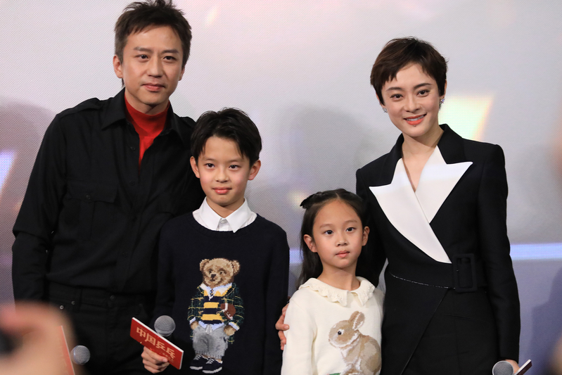 Sun Li and Deng Chao donated to charity for college students, celeb asia, deng chao, sun li, theHive.Asia